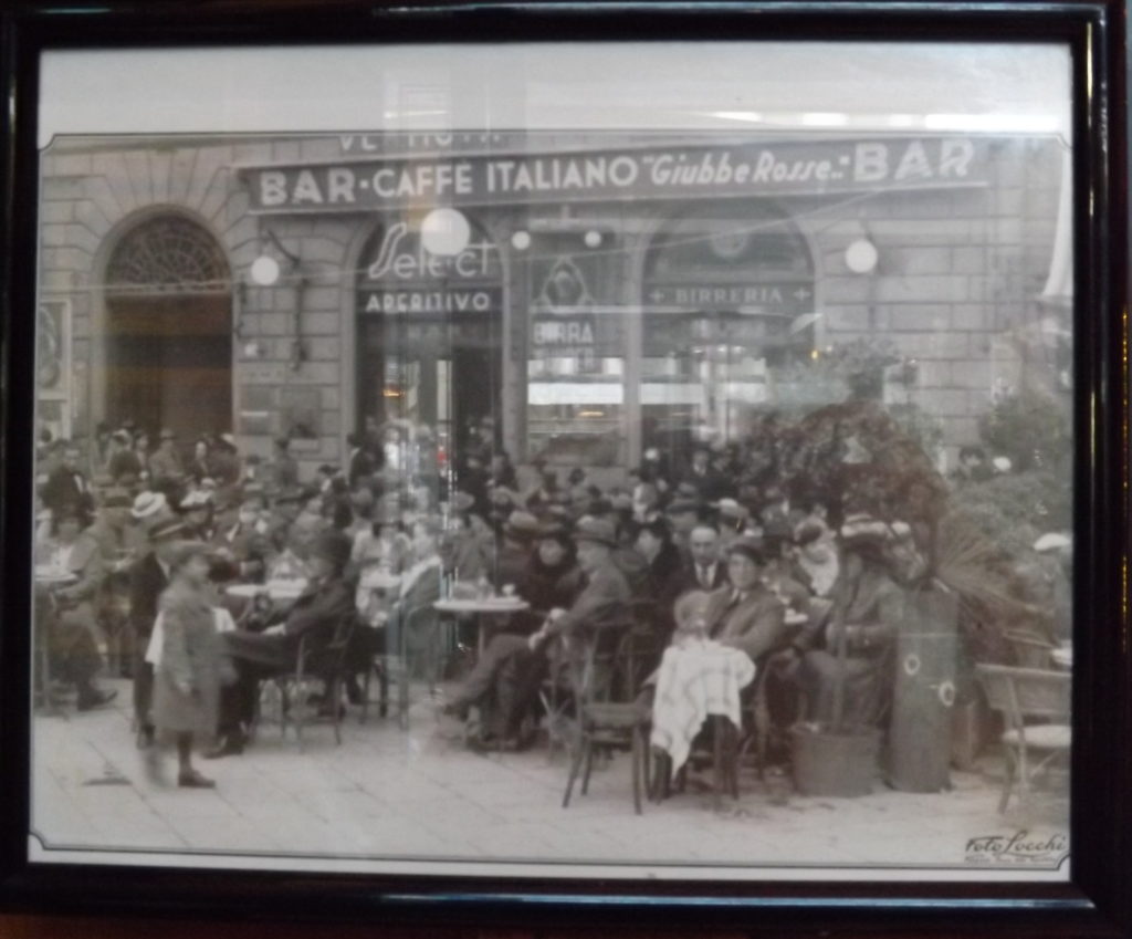 black and white photo of Giubbe Rosse cafe, early 20thc