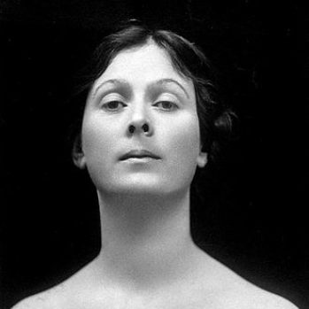 Black and white portrait photograph of Isadora Duncan